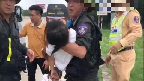 CSGT kịp thời đưa cháu bé bị co giật trên cao tốc đi cấp cứu