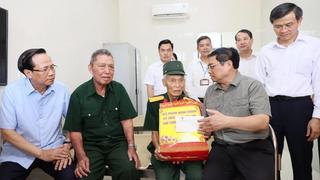 Thủ tướng yêu cầu tiếp tục chăm lo tốt đời sống người có công với cách mạng 