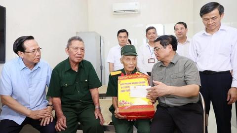 Thủ tướng yêu cầu tiếp tục chăm lo tốt đời sống người có công với cách mạng