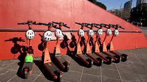 Australia kêu gọi người dùng xe Scooter tuân thủ quy định