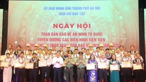 Tuyên dương các điển hình tiến tiến trong phong trào Toàn dân bảo vệ an ninh Tổ quốc TP.Hà Nội