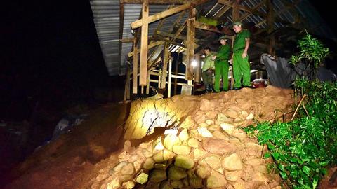 Sơ tán kịp thời hàng chục hộ dân khỏi sạt lở đất ở Lào Cai
