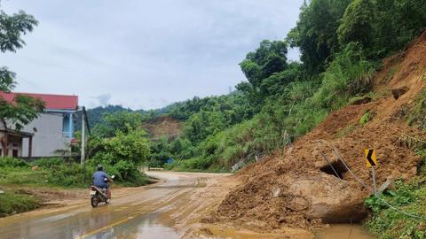 Nguy cơ sạt lở đe dọa nhiều hộ dân miền núi Thanh Hóa