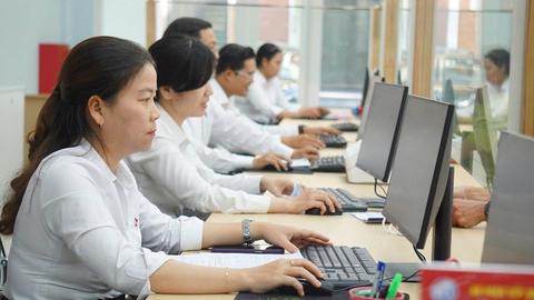 Người dân thuận lợi trong đăng ký xe sau sáp nhập
