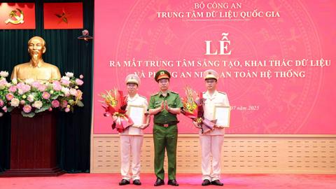 Ra mắt Trung tâm Sáng tạo, khai thác dữ liệu và Phòng An ninh, an toàn hệ thống	