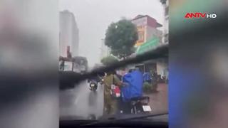 Hà Nội: Xác minh tài xế xe công nghệ bị hành hung giữa trời mưa