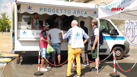 Bếp ăn hỗ trợ người vô gia cư ở Italia