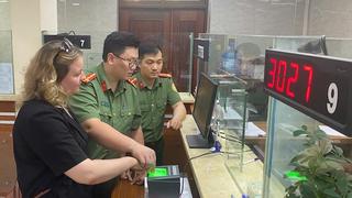Mở cao điểm 50 ngày đêm cấp định danh điện tử cho người nước ngoài