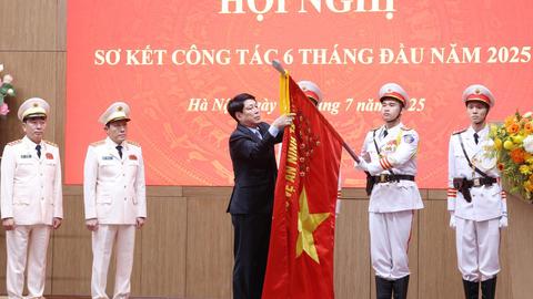 Chủ tịch nước Lương Cường dự hội nghị sơ kết công tác 6 tháng đầu năm của Bộ Công an