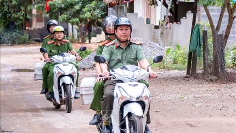 Giải quyết thủ tục hành chính vùng lõm sóng trên dãy Trường Sơn