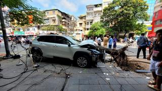 Ô tô đâm liên hoàn nhiều người đi đường ở Hà Nội