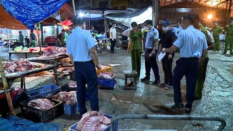 Cộng đồng mạng đồng loạt lên án thịt lợn bẩn