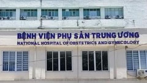 Tạm giữ hình sự nhóm "cò mồi" tại cổng BV Phụ sản Trung ương và Bệnh viện K