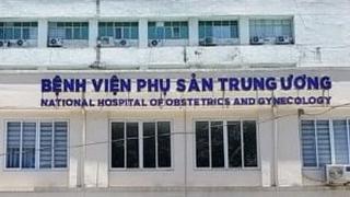 Tạm giữ hình sự nhóm "cò mồi" tại cổng BV Phụ sản Trung ương và Bệnh viện K