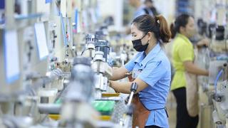 Người lao động phấn khởi trước thông tin tăng lương tối thiểu vùng lên 7,2%