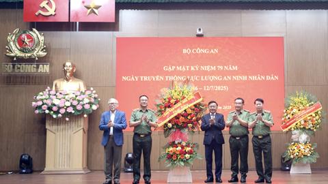 Tiếp lửa truyền thống, giữ vững trận tuyến an ninh