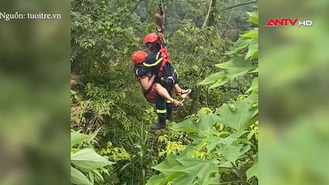 Huy động xe cẩu giải cứu du khách lao xe máy xuống vực ở Ba Vì