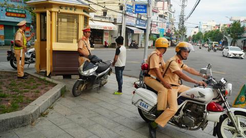 Công an Quảng Ngãi trang bị bốt gác điều tiết giao thông