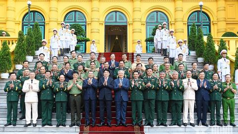 Chủ tịch nước trao Quyết định thăng quân hàm; cấp bậc hàm Đại tướng, Thượng tướng đối với sĩ quan Quân đội và Công an