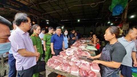 Khẩn trương giải tỏa chợ tạm Phùng Khoang sau vụ lợn bệnh