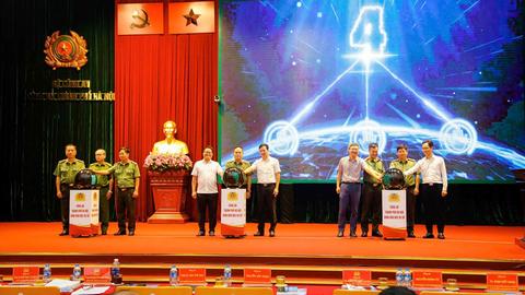 Công an TP Hà Nội phát động phong trào “Bình dân học vụ số”