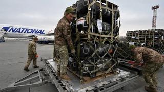 Mỹ xác nhận vũ khí đang được chuyển cho Ukraine