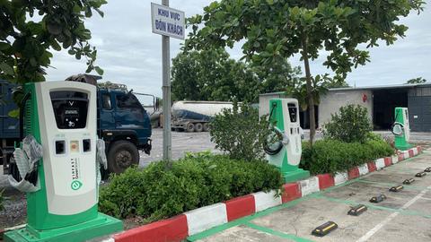 Đề xuất quy định bãi đỗ xe phải có trạm sạc cho xe điện