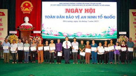Đồng chí Nguyễn Trọng Nghĩa dự Ngày hội toàn dân bảo vệ an ninh Tổ quốc tại xã Đô Lương