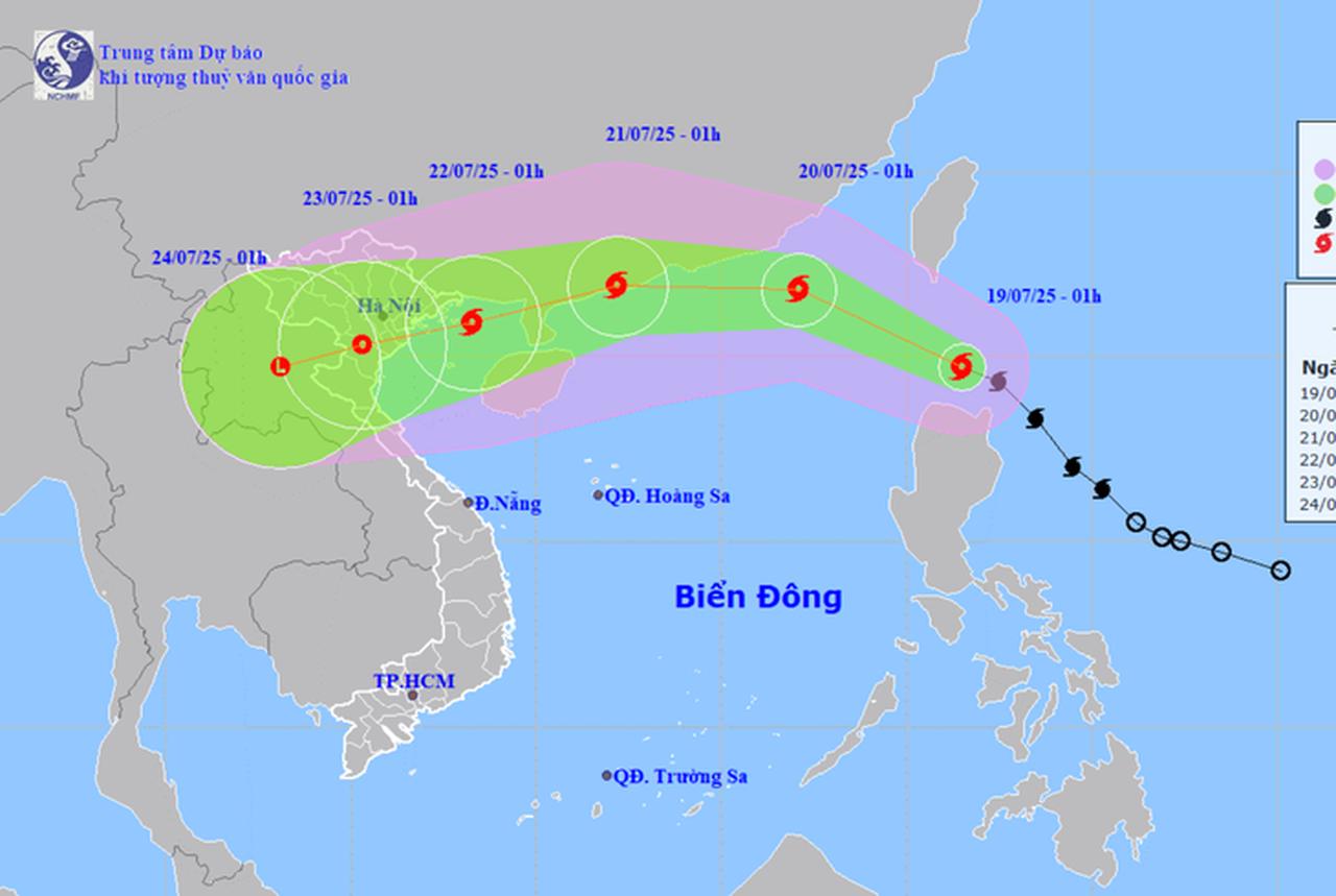 Bão đổi hướng đi vào Biển Đông và mạnh thêm