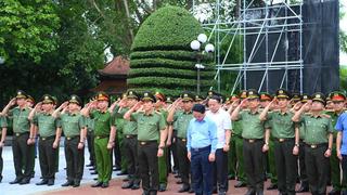Bộ trưởng Lương Tam Quang có nhiều hoạt động tri ân ý nghĩa tại Tuyên Quang