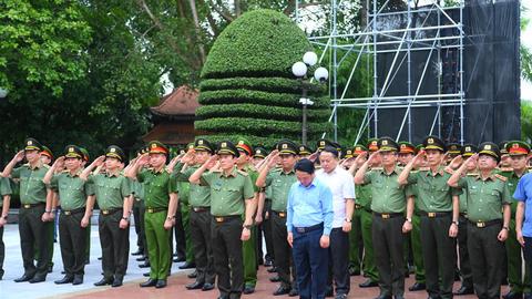 Bộ trưởng Lương Tam Quang có nhiều hoạt động tri ân ý nghĩa tại Tuyên Quang