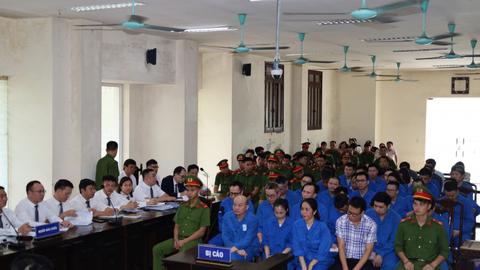 Xét xử cựu Tổng biên tập Tạp chí Môi trường và Đô thị và 43 bị cáo