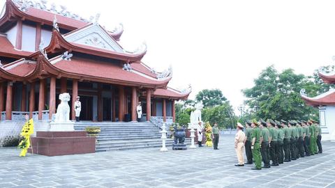 Công an Tuyên Quang tri ân Chủ tịch Hồ Chí Minh và các Anh hùng liệt sĩ 