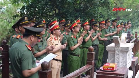 Dâng hoa, dâng hương tưởng nhớ Chủ tịch Hồ Chí Minh, tri ân người có công