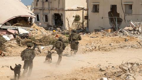 Israel mở rộng chiến dịch trên bộ và không kích Gaza