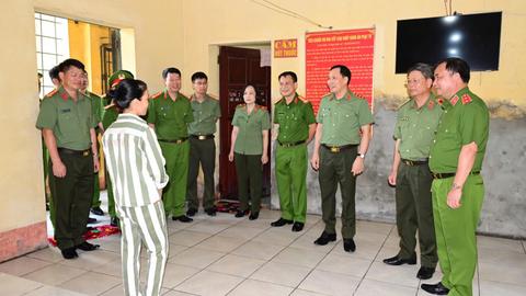 Thứ trưởng Lê Văn Tuyến kiểm tra công tác đặc xá và thi hành án hình sự tại Hải Phòng, Ninh Bình