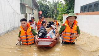 Sát cánh cùng nhân dân