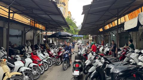 Chợ xe máy đìu hiu sau khi có quy định hạn chế xe xăng 