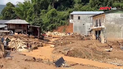 Nước lũ lên nhanh, nhiều hộ dân dọc sông Mã phải di dời khẩn cấp