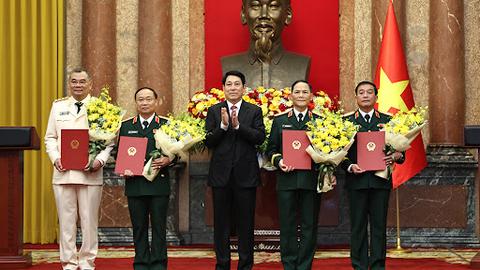 Chủ tịch nước Lương Cường trao quyết định thăng quân hàm, cấp bậc hàm cho sĩ quan cấp cao Quân đội và Công an