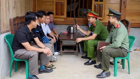 Công an tỉnh Lào Cai đẩy mạnh tuyên truyền thu hồi vũ khí, vật liệu nổ