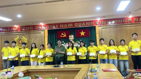 Gặp mặt các cháu con liệt sĩ, thương binh CAND đi tham quan, nghỉ dưỡng tại Belarus 