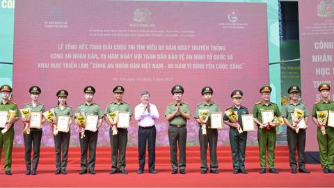 Trao giải cuộc thi tìm hiểu 80 năm ngày truyền thống CAND, 20 năm Ngày hội toàn dân bảo vệ an ninh Tổ quốc