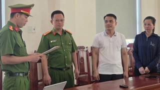 Bắt nguyên hiệu trưởng và nữ giáo viên nâng điểm thí sinh