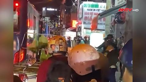 Công an truy tìm 2 người dùng gậy sắt đánh nhau trên đường