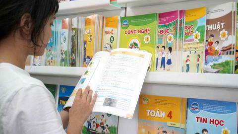 Gấp rút điều chỉnh sách giáo khoa sau sáp nhập