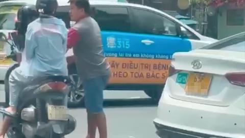 Công an mời làm việc tài xế ô tô giật chìa khoá xe của 2 cô gái