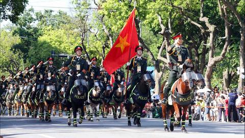 Màn diễu binh ấn tượng chào đón Nhạc hội Cảnh sát thế giới 2025
