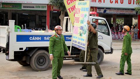 Công an Nghệ An quyết liệt giải tỏa hành lang giao thông bị lấn chiếm