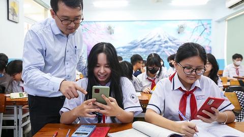 Cấm sử dụng điện thoại trong trường học sao cho hiệu quả?